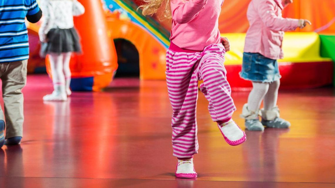 Wypadek na sali zabaw. 11-latka ma złamany kręgosłup