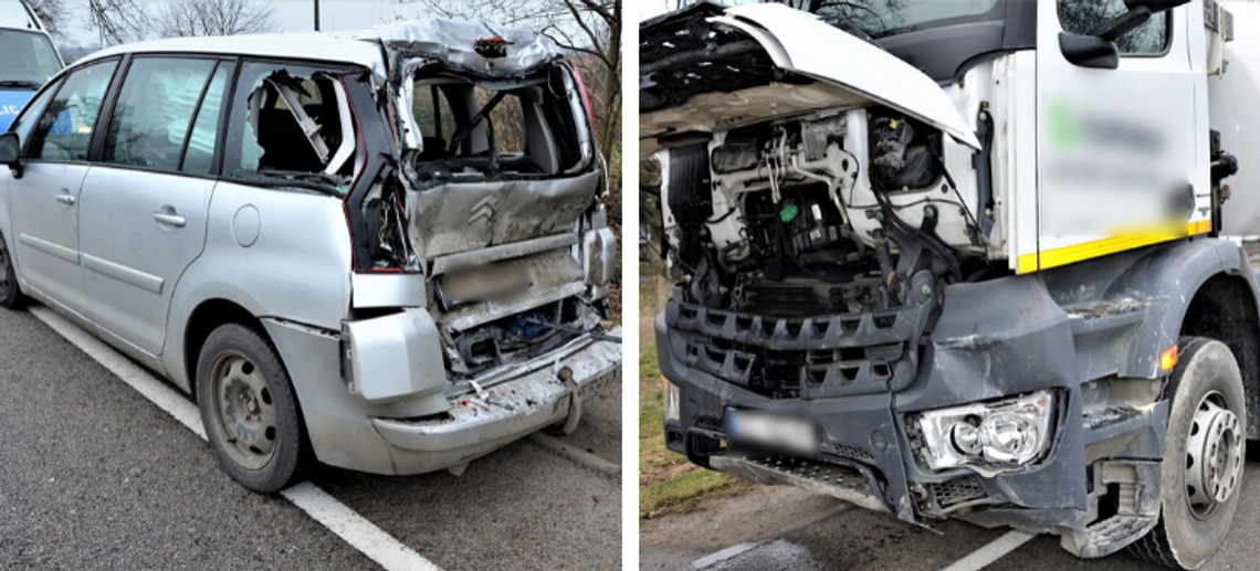 Wypadek w Czarlinie: ciężarówka wjechała w samochód osobowy