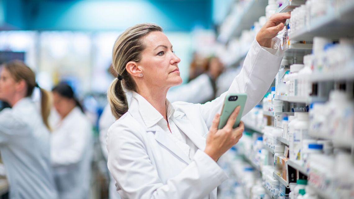 Zagraniczne fundusze przejmują polskie apteki. Aptekarze biją na alarm