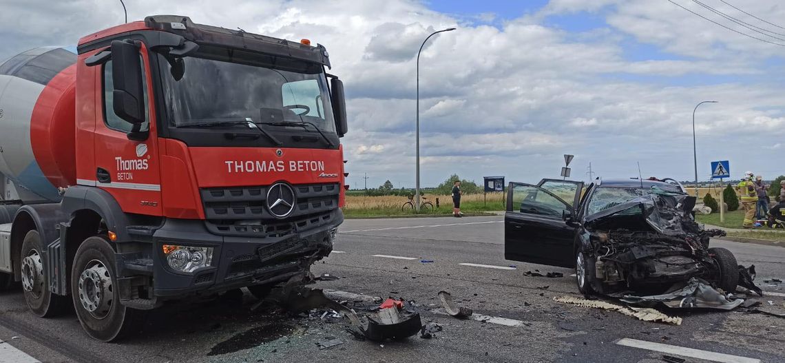 Zajączkowo: Wypadek z udziałem osobówki i ciężarówki. Dwie osoby ranne