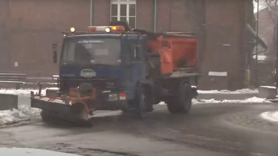 Zakład Usług Komunalnych gotowy do zimy. Trwa odśnieżanie miasta