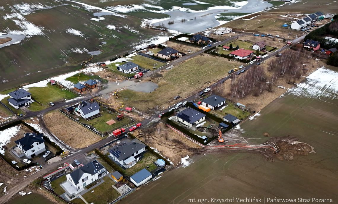 Zapadlisko w Stanisławiu: Służby wciąż walczą ze skutkami awarii