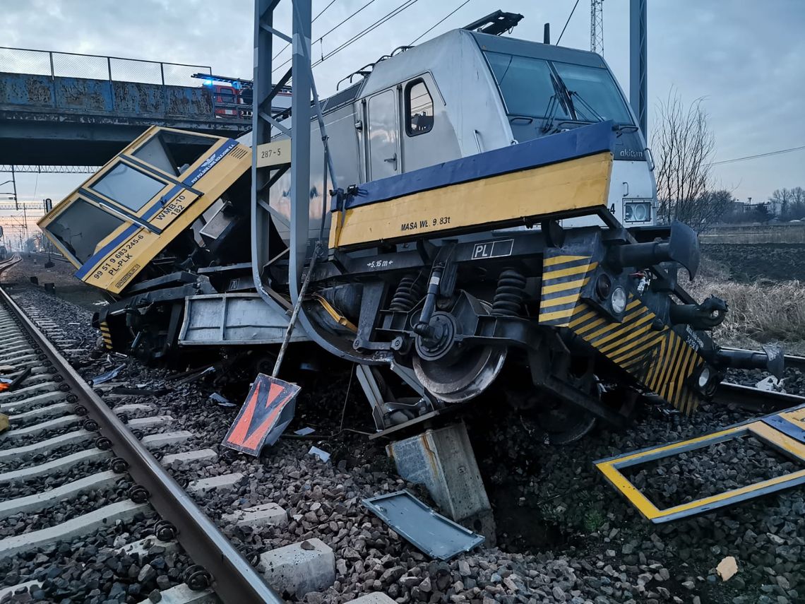 Zderzenie lokomotywy z drezyną w Szymankowie. Nie żyją dwie osoby