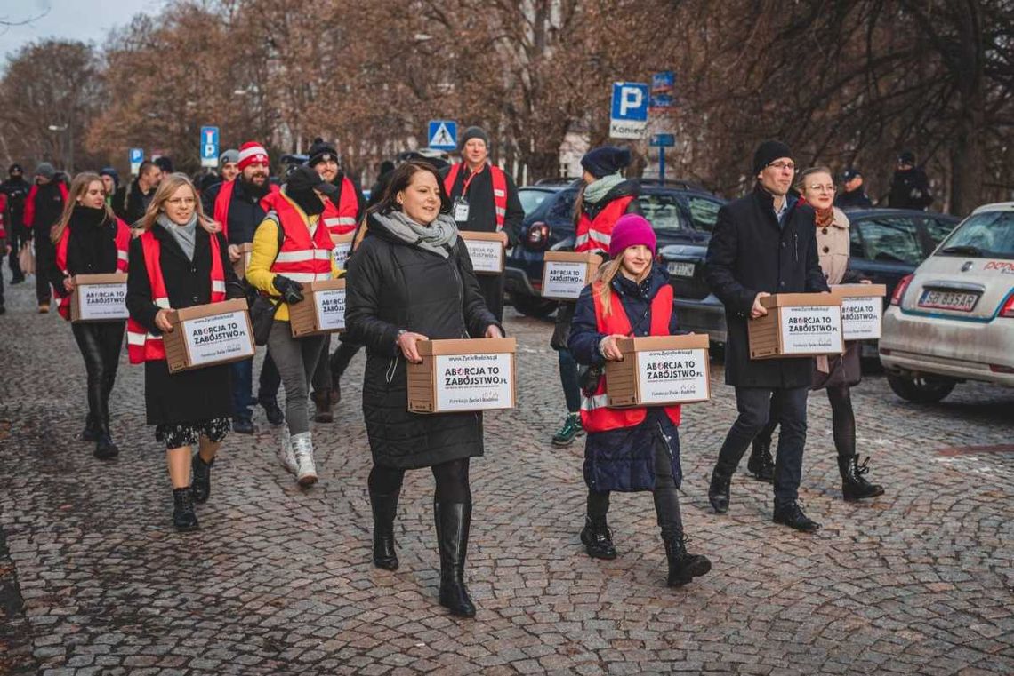 Zwolennicy Kai Godek staną przed sądem. A ta chce zaostrzenia prawa antyaborcyjnego