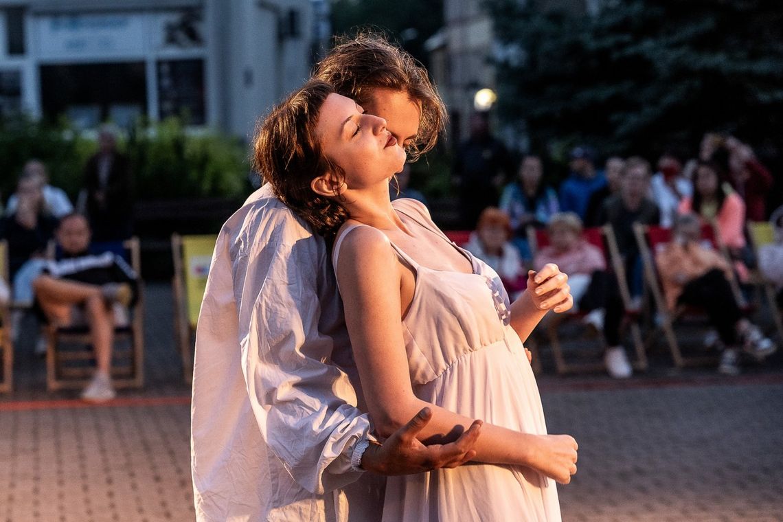 „Fin Amor” - spektakl plenerowy Teatru Ewolucji Cienia „Fin Amor” - spektakl plenerowy Teatru Ewolucji Cienia