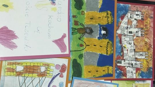 Pamiątkowe pocztówki malowane przez dzieci z Tczewa