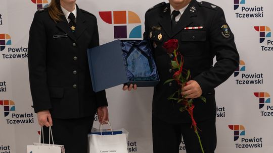 Anna Chyła Tomasz Truszczyński Grupa wolontariuszy roku Powiatowa Gala Wolontariatu.jpg