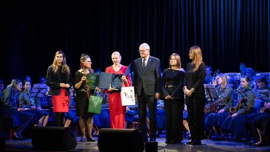 Grupa wolontariuszy roku KGW Rukosin Powiatowa Gala Wolontariatu.jpg