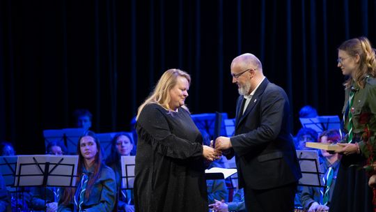 Wyróżnienie Firma Dovista Wyróżnienie Grupa wolontariuszy Fundacja Pracownicza VKR Tczewska Gala Wolontariatu.jpg