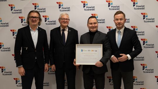 Wyróżnienie Firma przyjazna społeczności lokalnej FAN-TOM Powiatowa Gala Wolontariatu.jpg