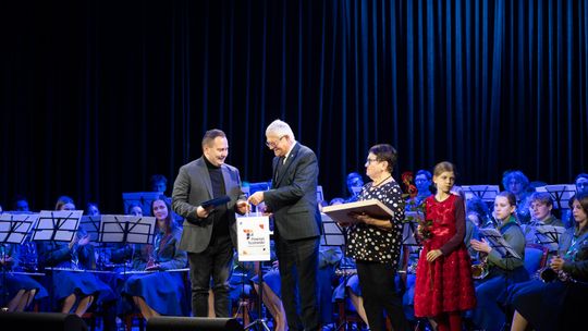 Wyróżnienie Firma przyjazna społeczności lokalnej FAN-TOM Tomasz Korowaj Powiatowa Gala Wolontariatu.jpg