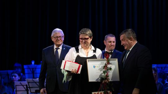 Wyróżnienie Inicjatywa społeczne roku Projekt Przystanek-Waćmierz Powiatowa Gala Wolontariatu.jpg